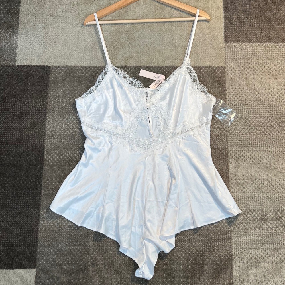 Victoria Secret White Satin Lace Eyelash Trim Teddy Romper Lingerie XL NWT